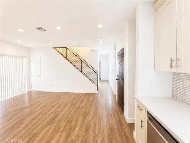 6651 Noble, Van Nuys, CA 91405