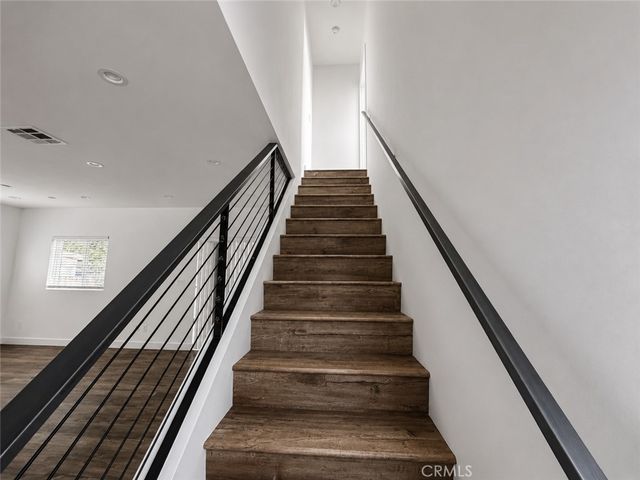 6651 Noble, Van Nuys, CA 91405