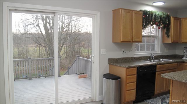 6344 Green Valley Lane, Lockport Town, NY 14094