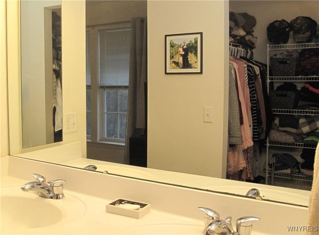 6344 Green Valley Lane, Lockport Town, NY 14094