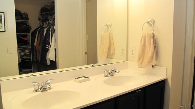 6344 Green Valley Lane, Lockport Town, NY 14094