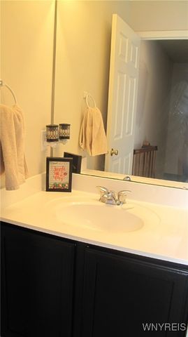 6344 Green Valley Lane, Lockport Town, NY 14094