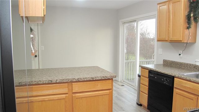 6344 Green Valley Lane, Lockport Town, NY 14094