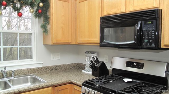 6344 Green Valley Lane, Lockport Town, NY 14094