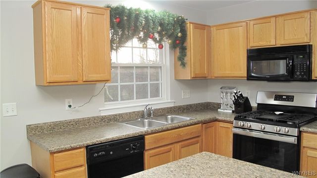 6344 Green Valley Lane, Lockport Town, NY 14094