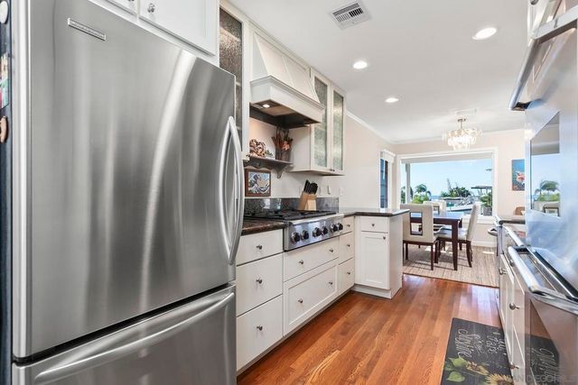 5741 Chelsea Ave, La Jolla, CA 92037