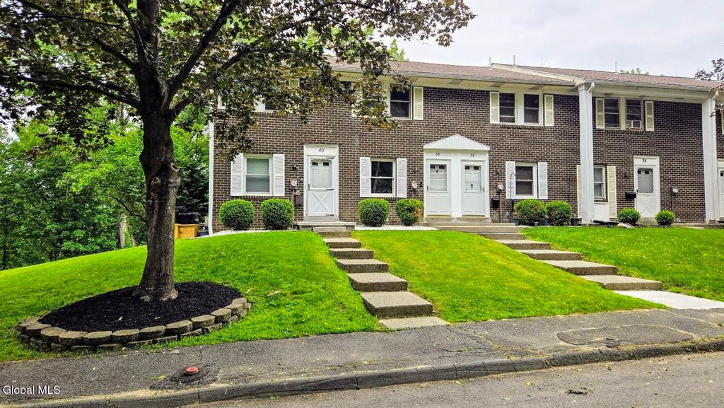 38 Maxwell Drive, Troy, NY 12180
