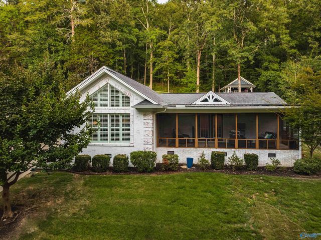 1829 Forest Drive, Guntersville, AL 35976