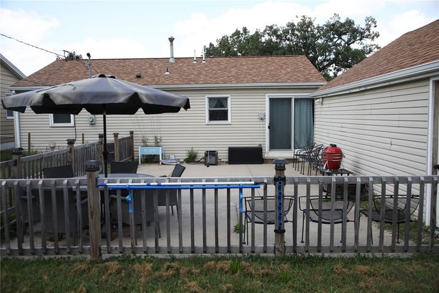 114 E Willman Street, Hiawatha, IA 52233
