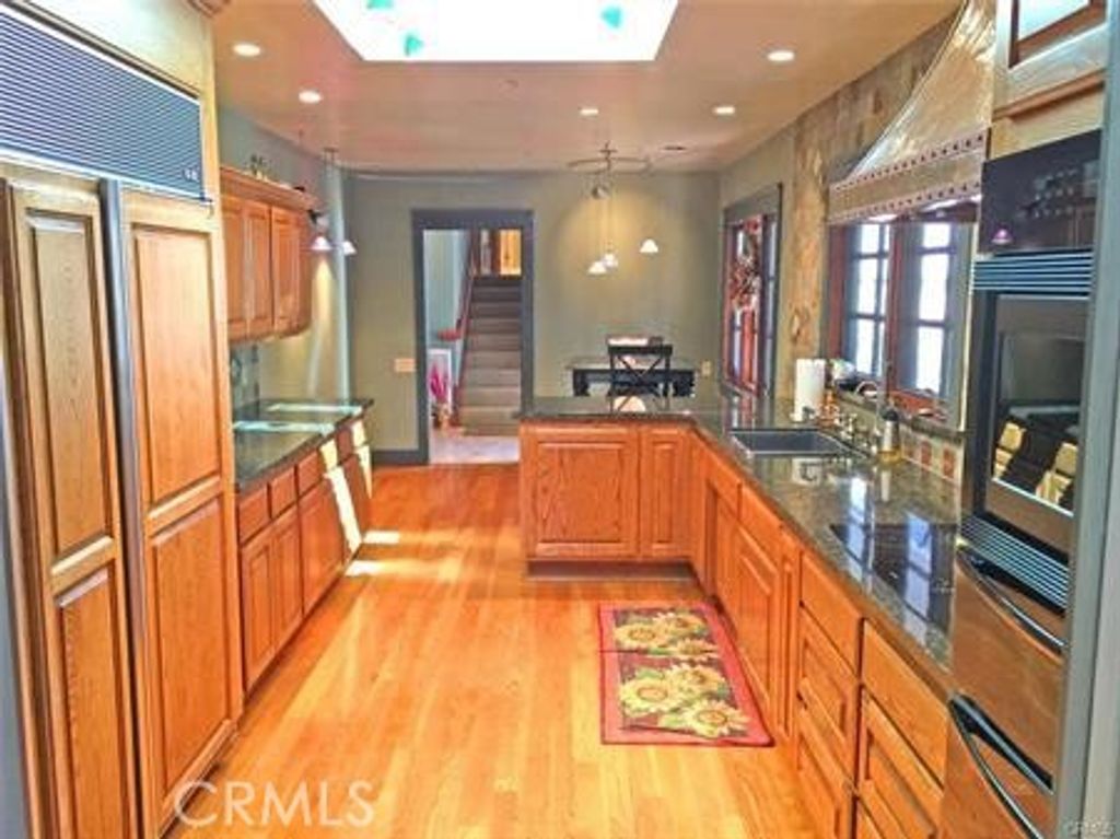 Image 10 of property listing at 4457 Liveoak Dr, Claremont, CA 91711