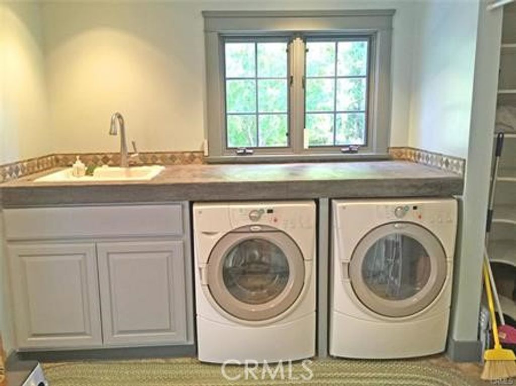 Image 11 of property listing at 4457 Liveoak Dr, Claremont, CA 91711