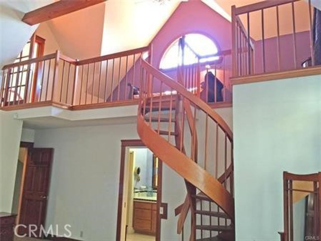 Image 12 of property listing at 4457 Liveoak Dr, Claremont, CA 91711