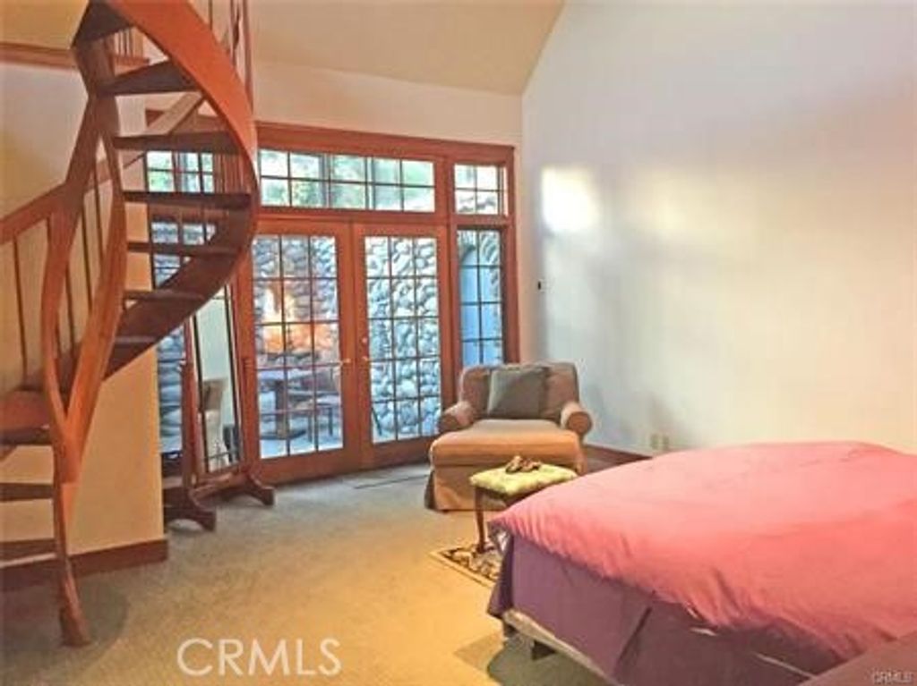 Image 13 of property listing at 4457 Liveoak Dr, Claremont, CA 91711