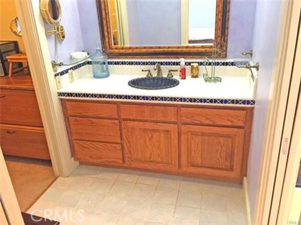 Image 15 of property listing at 4457 Liveoak Dr, Claremont, CA 91711