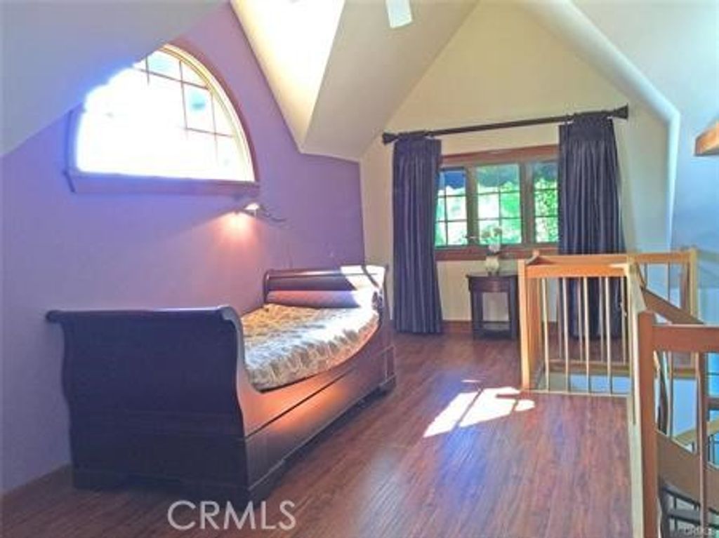 Image 17 of property listing at 4457 Liveoak Dr, Claremont, CA 91711