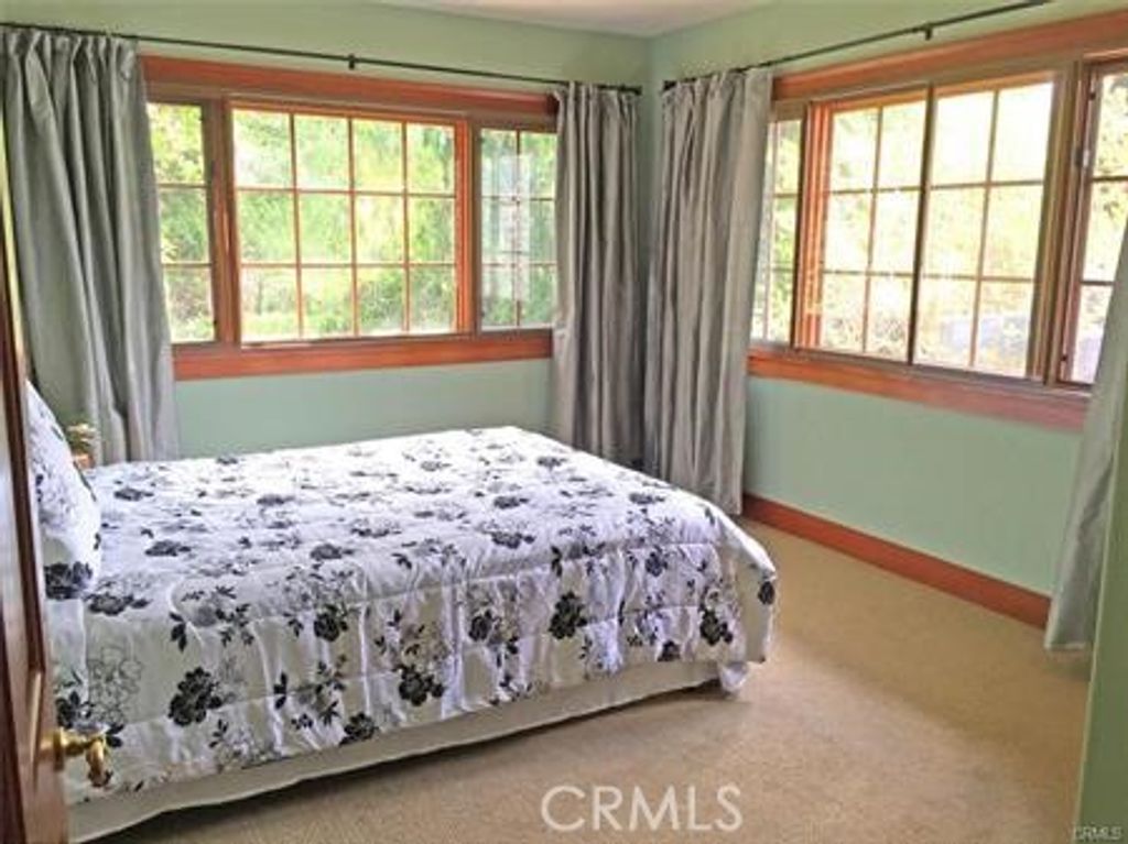 Image 18 of property listing at 4457 Liveoak Dr, Claremont, CA 91711