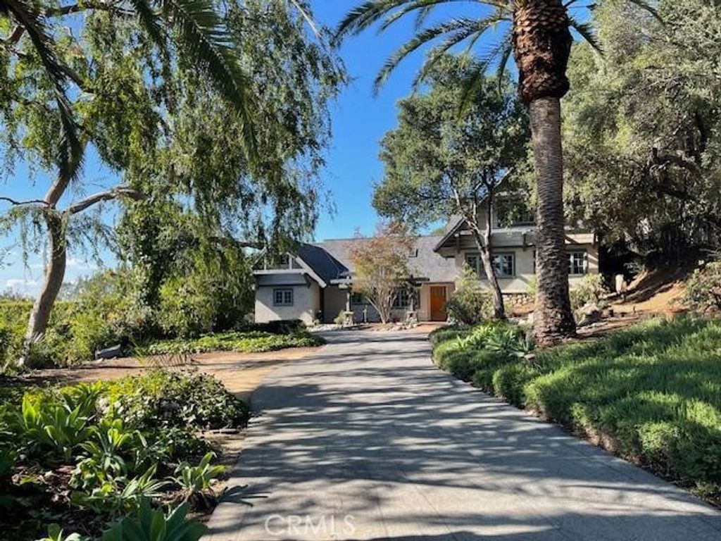 Image 2 of property listing at 4457 Liveoak Dr, Claremont, CA 91711