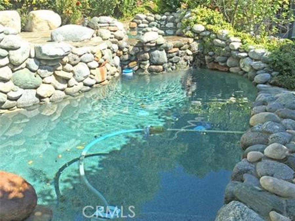 Image 22 of property listing at 4457 Liveoak Dr, Claremont, CA 91711