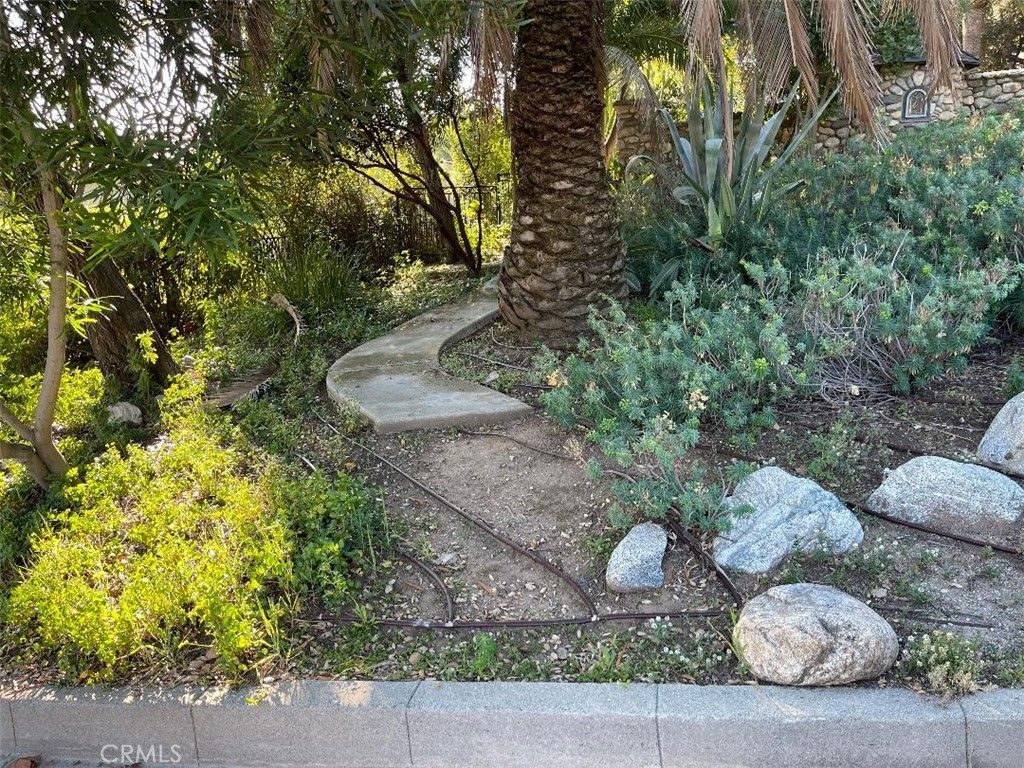 Image 24 of property listing at 4457 Liveoak Dr, Claremont, CA 91711