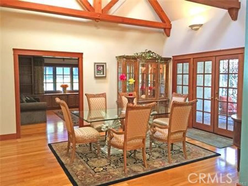 Image 9 of property listing at 4457 Liveoak Dr, Claremont, CA 91711