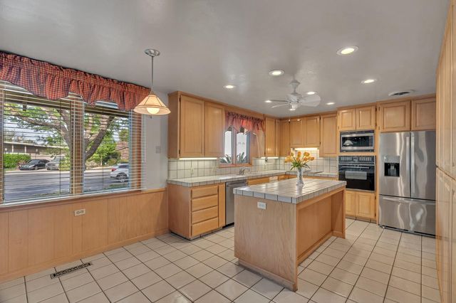 2506 Kenmore Ct, Modesto, CA 95355