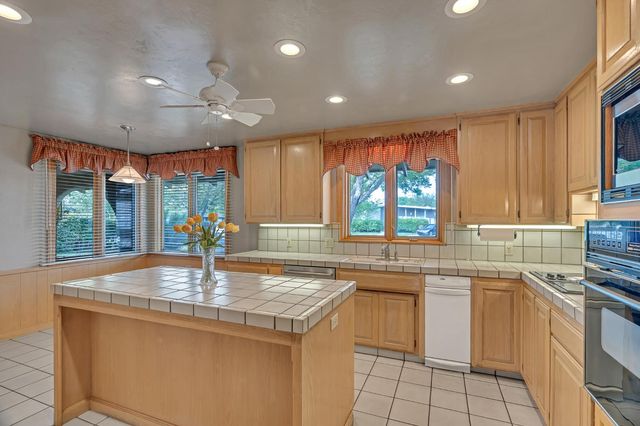 2506 Kenmore Ct, Modesto, CA 95355