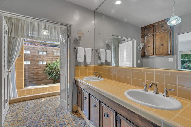 2506 Kenmore Ct, Modesto, CA 95355