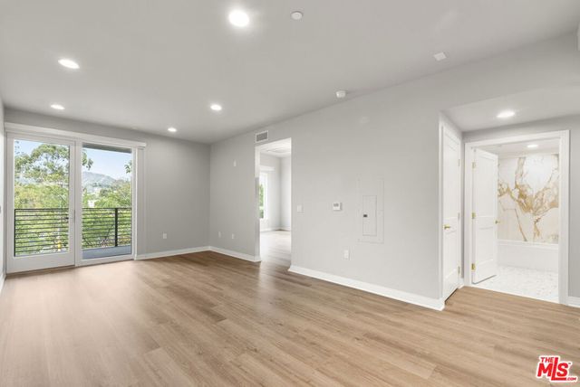 7428 Santa Monica Boulevard 301, West Hollywood, CA 90046