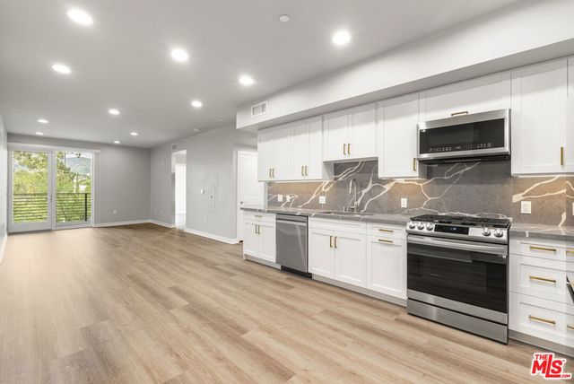 7428 Santa Monica Boulevard 301, West Hollywood, CA 90046