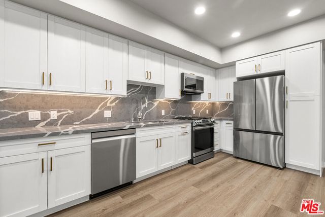 7428 Santa Monica Boulevard 301, West Hollywood, CA 90046