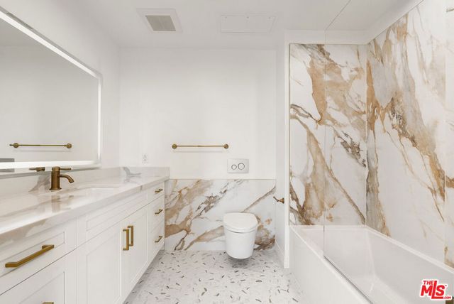 7428 Santa Monica Boulevard 301, West Hollywood, CA 90046