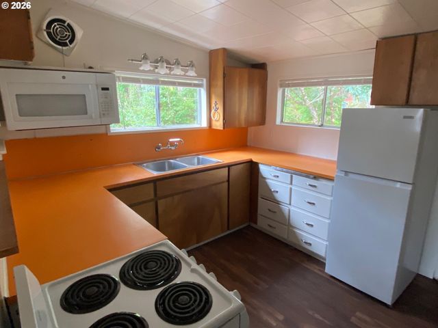 6721 RHODODENDRON Ave, Gleneden Beach, OR 97388