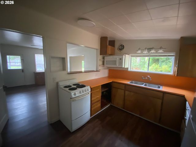 6721 RHODODENDRON Ave, Gleneden Beach, OR 97388