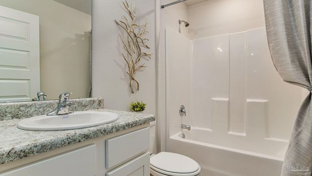 6533 Firefly Dr, Milton, FL 32583