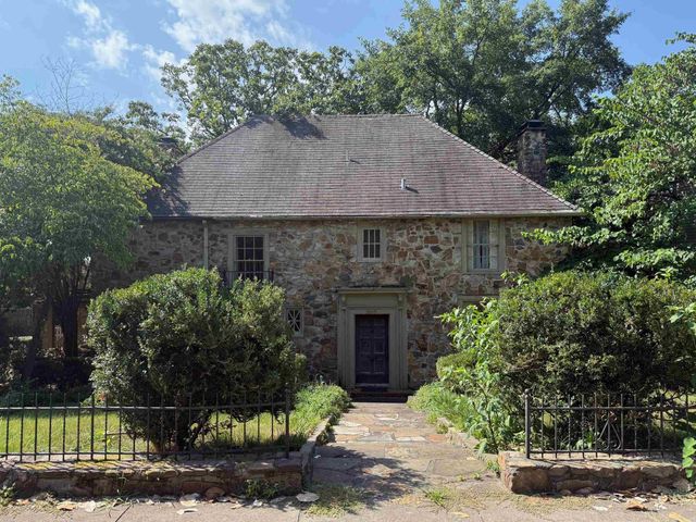 5015 E Crestwood Drive, Little Rock, AR 72207