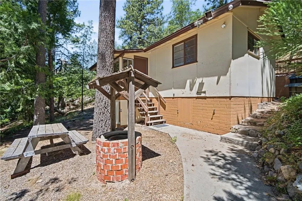 32800 Willow, Running Springs, CA 92382