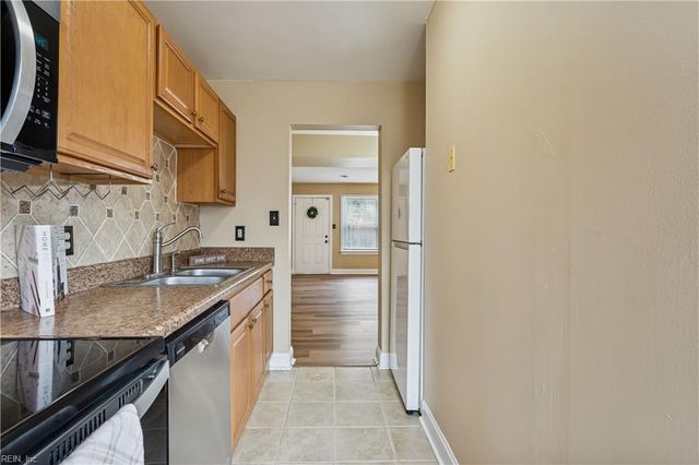 1630 Darren CIR, Portsmouth, VA 23701