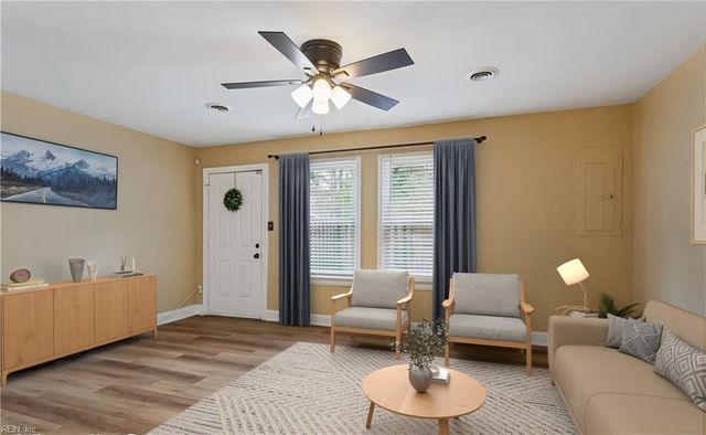 1630 Darren CIR, Portsmouth, VA 23701