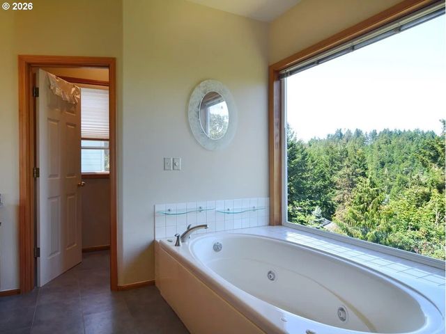 643 STARTOUCH Dr, Eugene, OR 97405