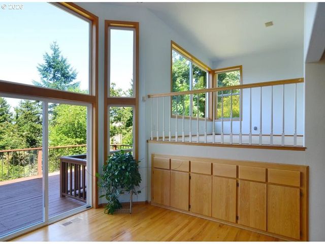 643 STARTOUCH Dr, Eugene, OR 97405