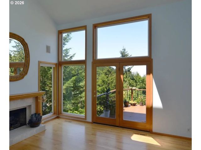 643 STARTOUCH Dr, Eugene, OR 97405