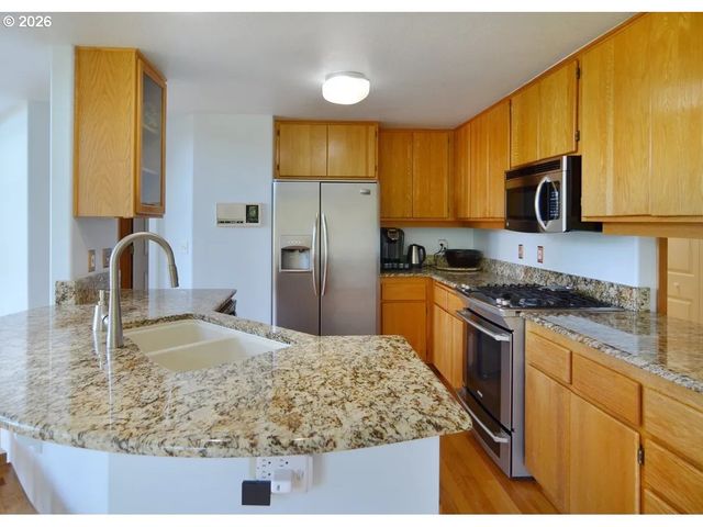 643 STARTOUCH Dr, Eugene, OR 97405