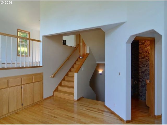 643 STARTOUCH Dr, Eugene, OR 97405