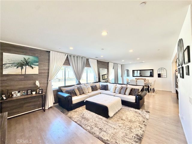 30120 Crescent Pointe Way, Menifee, CA 92585