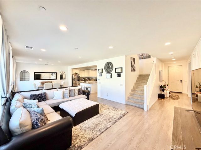 30120 Crescent Pointe Way, Menifee, CA 92585