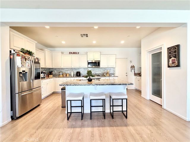 30120 Crescent Pointe Way, Menifee, CA 92585