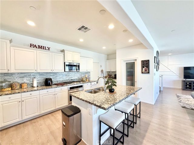 30120 Crescent Pointe Way, Menifee, CA 92585