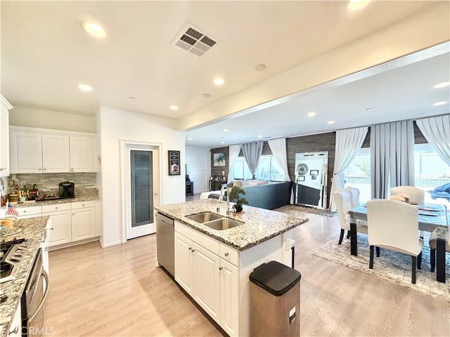 30120 Crescent Pointe Way, Menifee, CA 92585