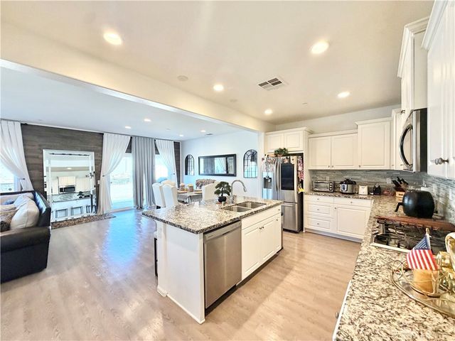 30120 Crescent Pointe Way, Menifee, CA 92585