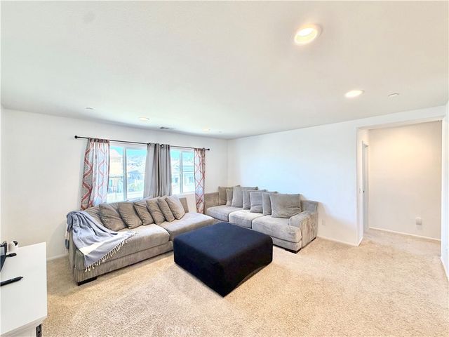 30120 Crescent Pointe Way, Menifee, CA 92585